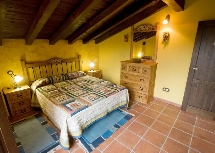 Casas Herrenales De Ulaca